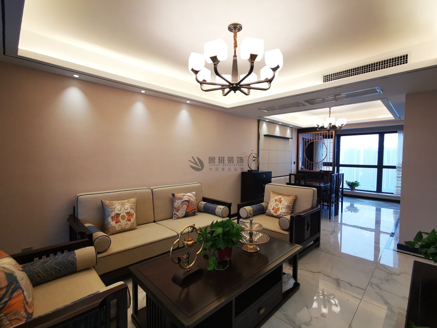 西安(ān)魯班裝(zhuāng)飾出品永和璞玉160平米新(xīn)中(zhōng)式實景照片——客廳沙發背景牆設計實景照片