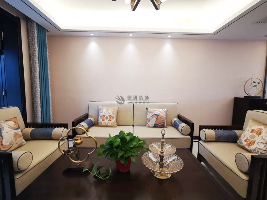 西安(ān)魯班裝(zhuāng)飾出品永和璞玉160平米新(xīn)中(zhōng)式實景照片——客廳沙發區(qū)設計實景照片